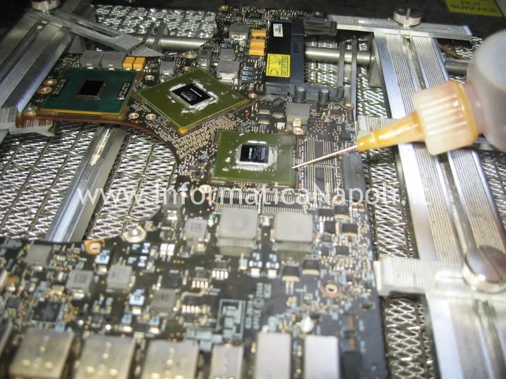 riparazione logic board A1297 macbook nvidia flussante