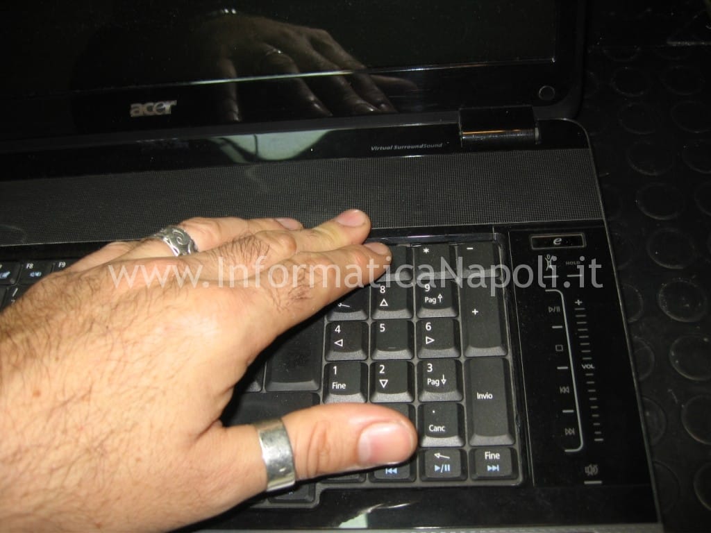 Acer 8530 не включается