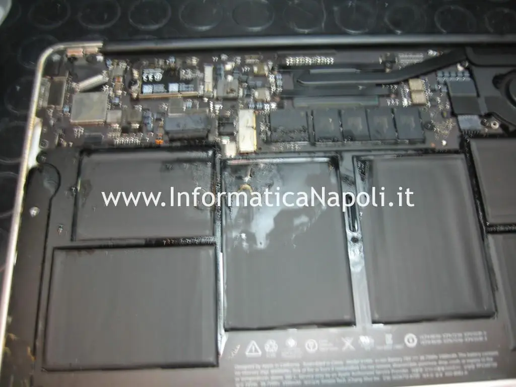riparazione scheda logica Apple MacBook AIR 11 A1465 | A1370 EMC 2631