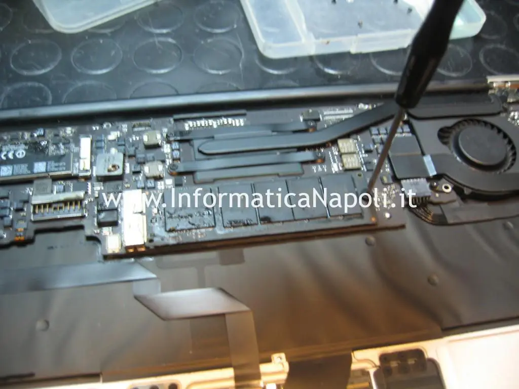 riparazione ssd hd Apple MacBook AIR 11 A1465 | A1370 EMC 2631