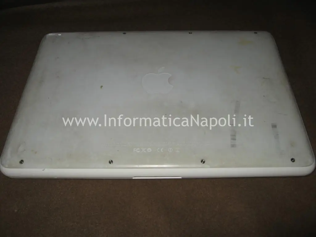 problemi Apple MacBook A1342 EMC 2350 Late 2009