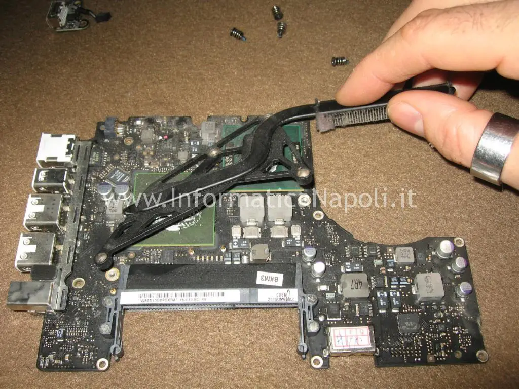 pulire dissipatore ventola nVidia GeForce 9400M Apple MacBook A1342 13.3 EMC 2350