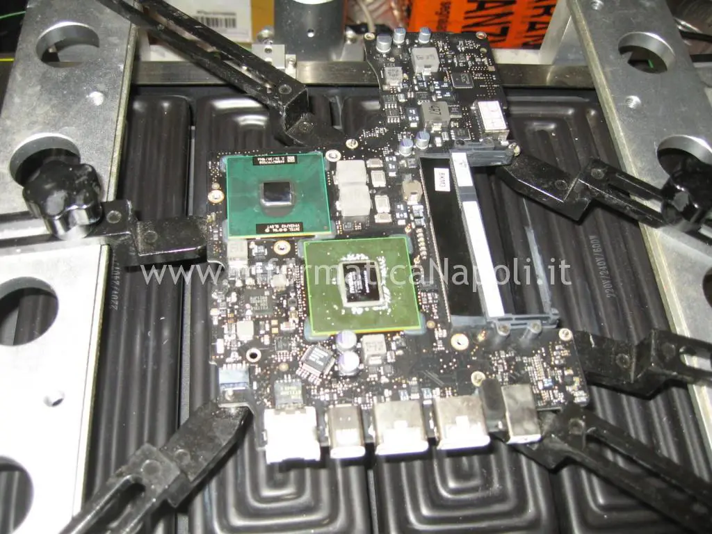 reballing chip video Apple MacBook A1342 13.3 EMC 2350