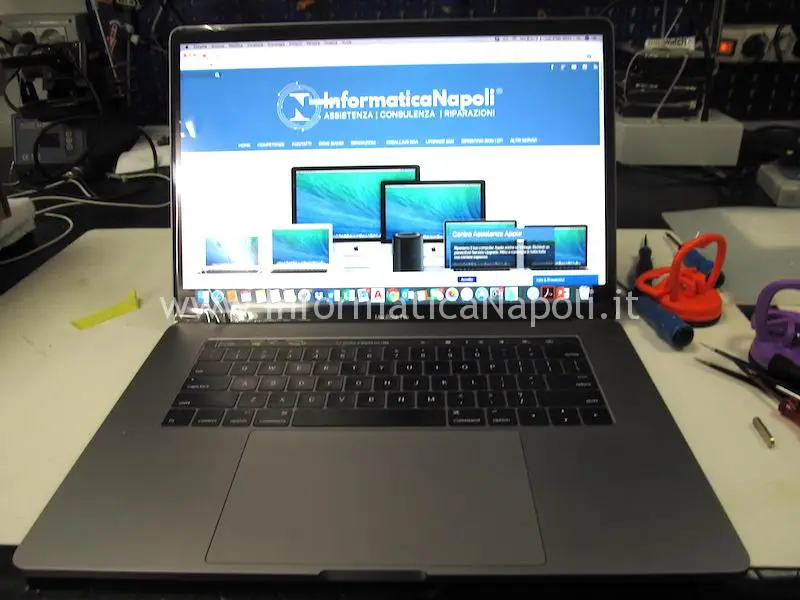MacBook Pro 15 A1707 touch bar riparato funzionanteMacBook Pro 15 A1707 touchbar riparato funzionante