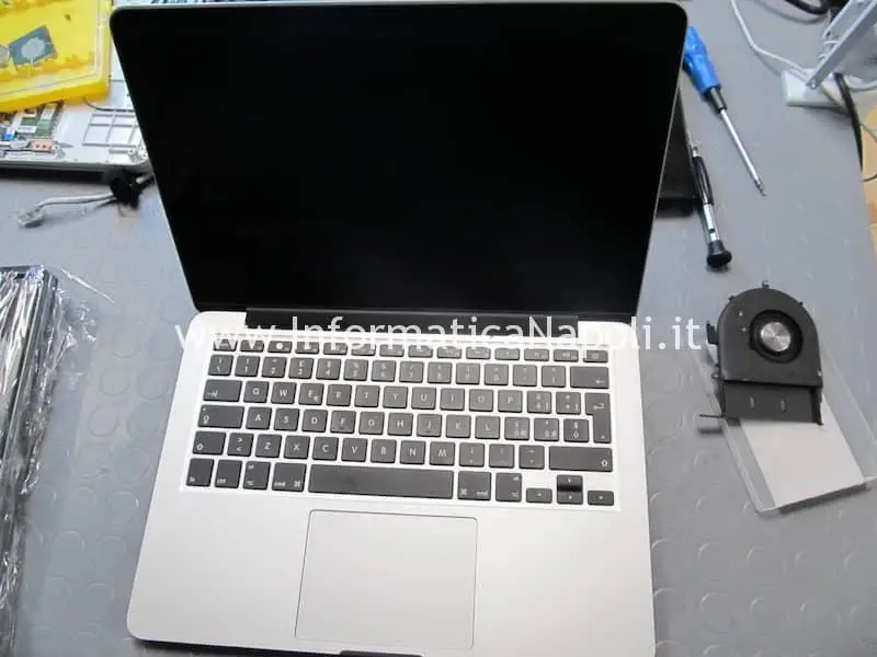 problema schermo nero macbook pro 13 2012 2013 2014 2015