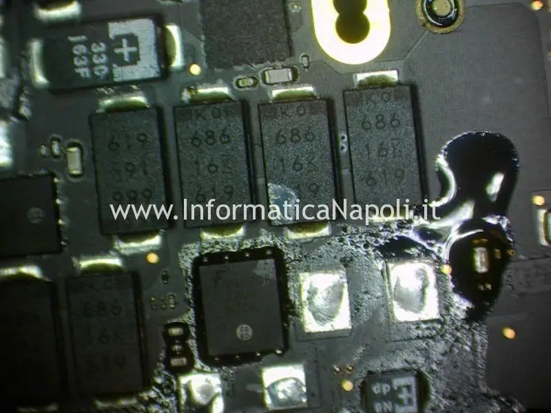 Problemi avvio accensione MacBook Pro 13 A1502 scheda madre motherboard 820-4924-A