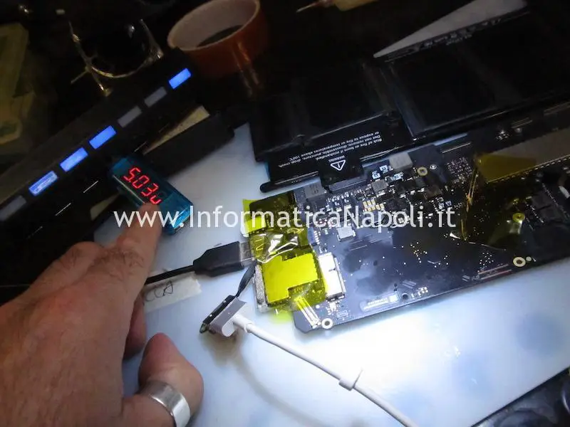 MacBook Pro 13 A1502 non si accende guasto scheda madre motherboard 820-4924-A