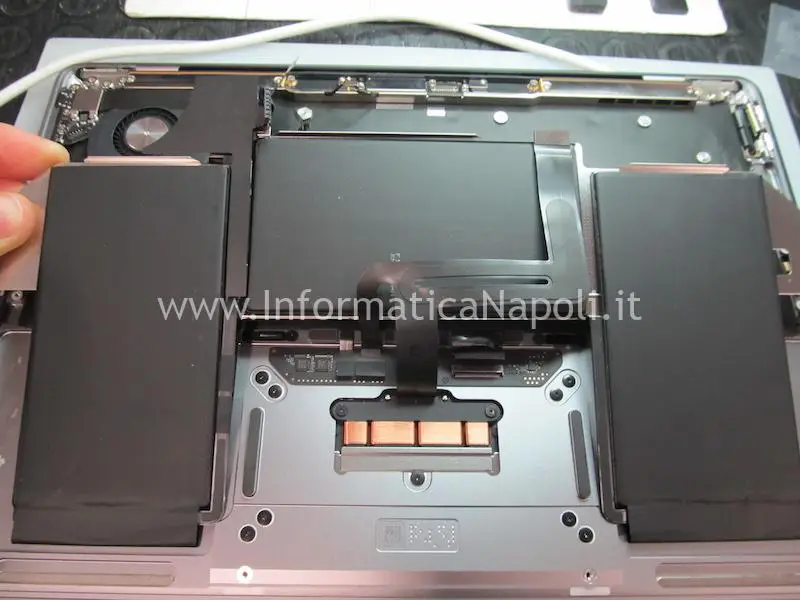 problemi tastiera Apple MacBook Air retina 13 2020 A2179 MacBookAir 9,1 danni liquido