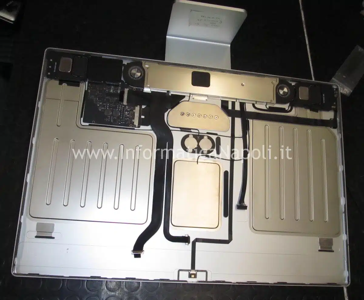 Apple iMac 24 M1 2021 M3 2023 A2439 A2438 A2874 A2873 aperto smontato