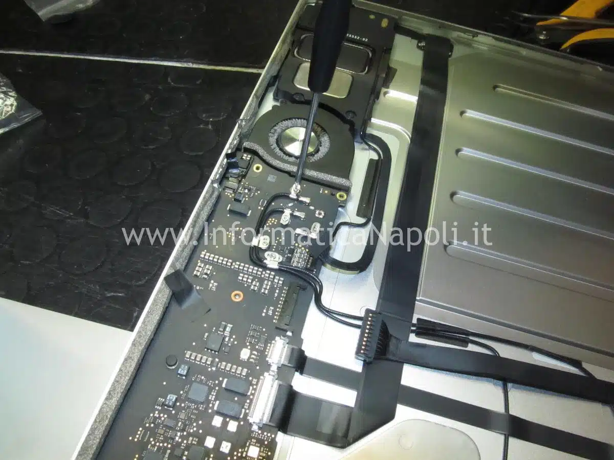 come riparare Apple iMac 24 M1 2021 M3 2023 A2439 A2438 A2874 A2873