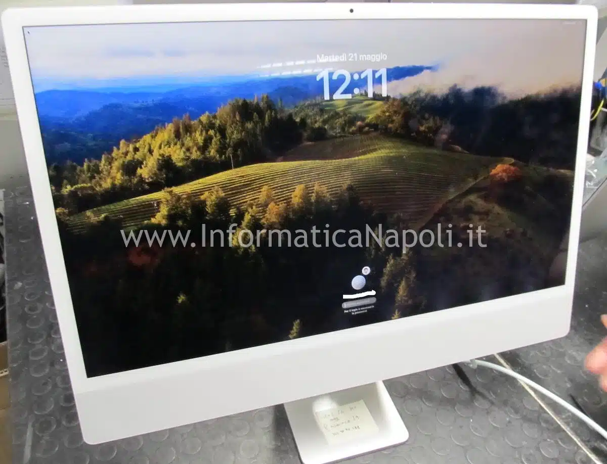 Apple iMac 24 M1 2021 M3 2023 si accende