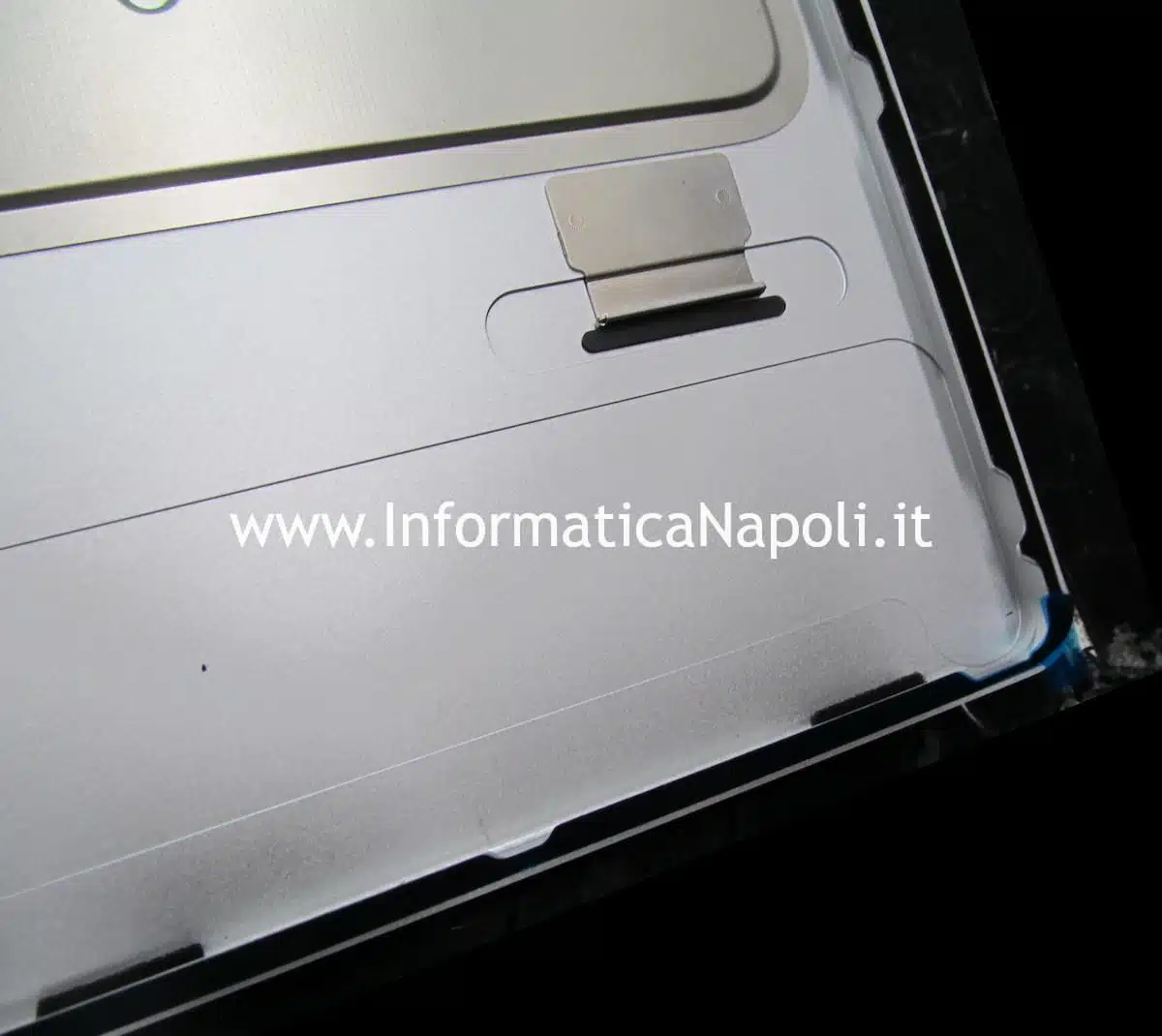 come applicare biadesivo chiusura schermo Apple iMac 24 M1 2021 M3 2023 A2439 A2438 A2874 A2873