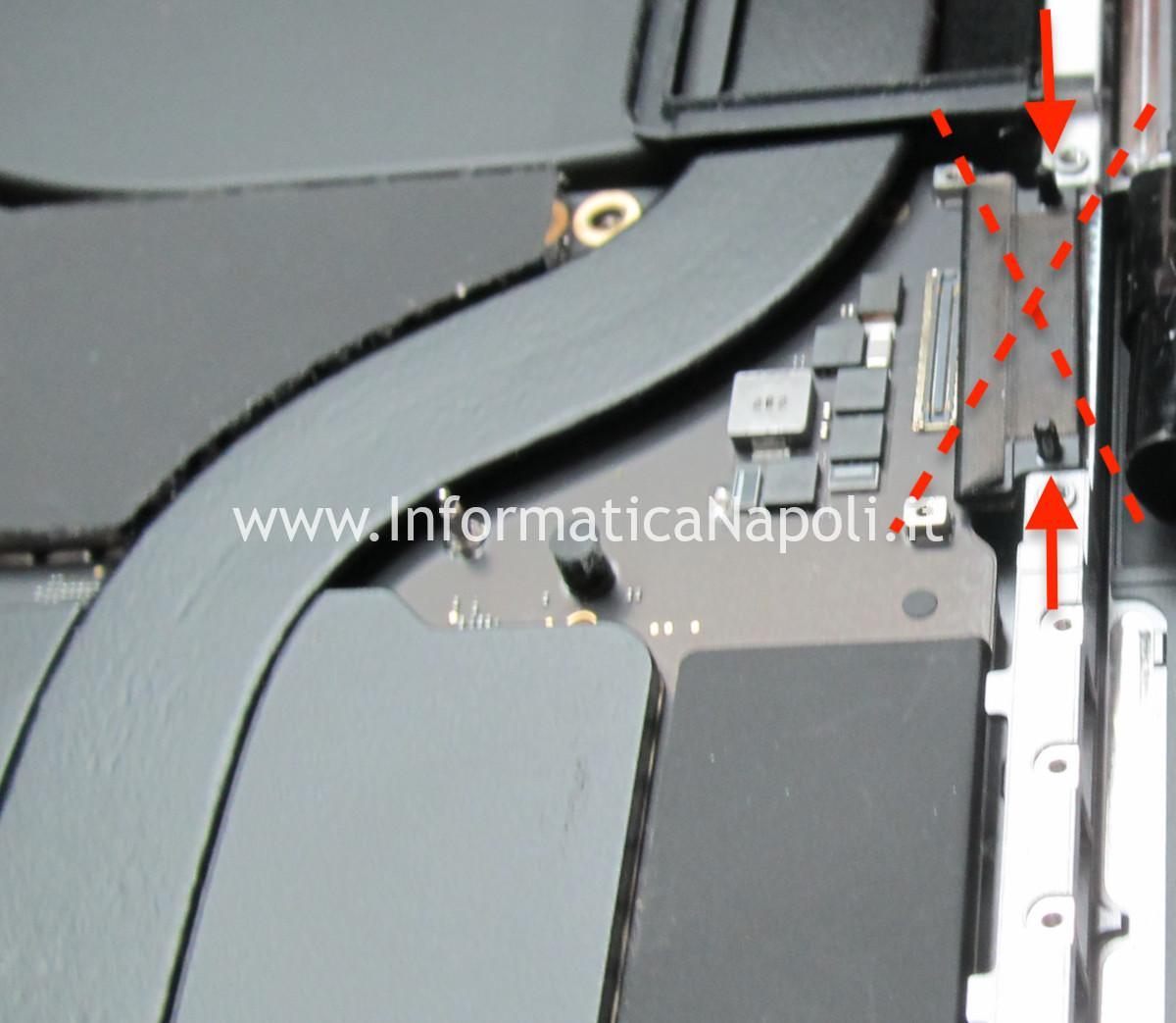 coperchi montati male bucano danneggiano flat display Apple MacBook Pro 16 2021 A2485 M2 A2780