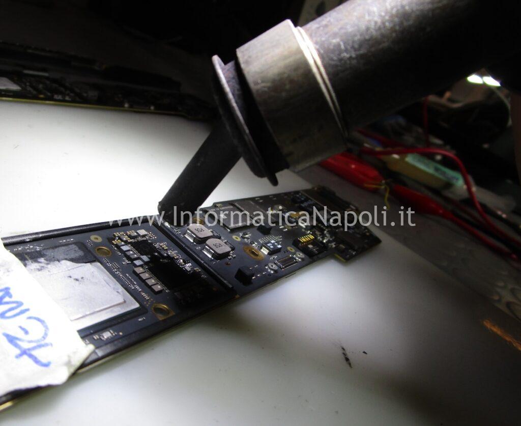 come riparare Apple macbook air m1 A2337 2020 sostituzione PMU U7700