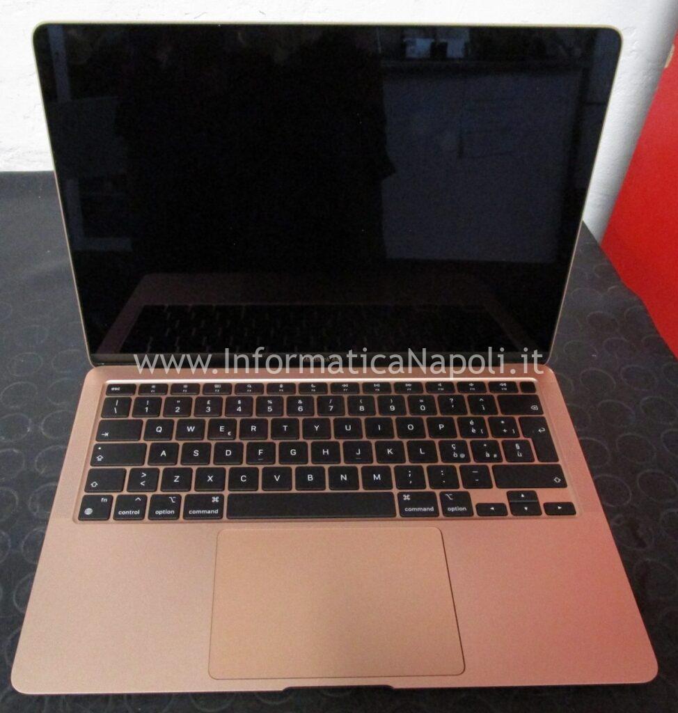 MacBook Air A2337 M1 non si avvia schermo nero dopo danno da liquido