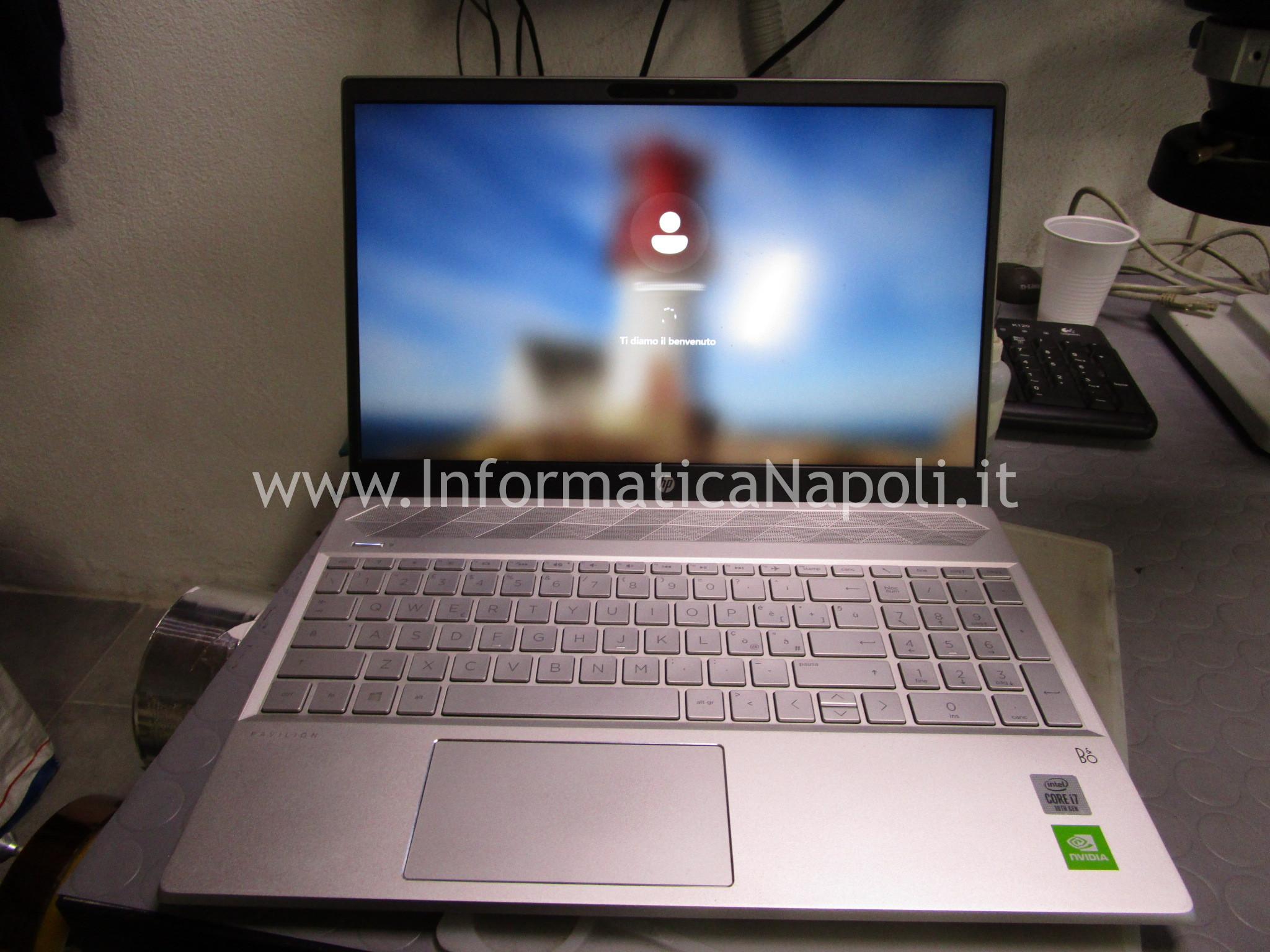 Artifizi grafici e anomalie schermo su HP Pavilion 15-eg3023nl