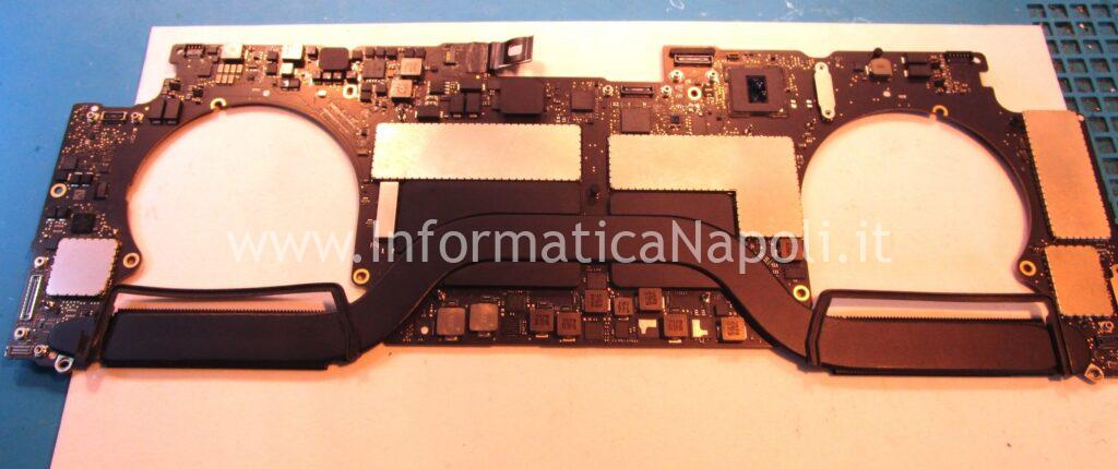 Problema Apple MacBook Pro A1707 nessuna immagine a schermo ma schermo illuminato 820-00928 eDP Mux