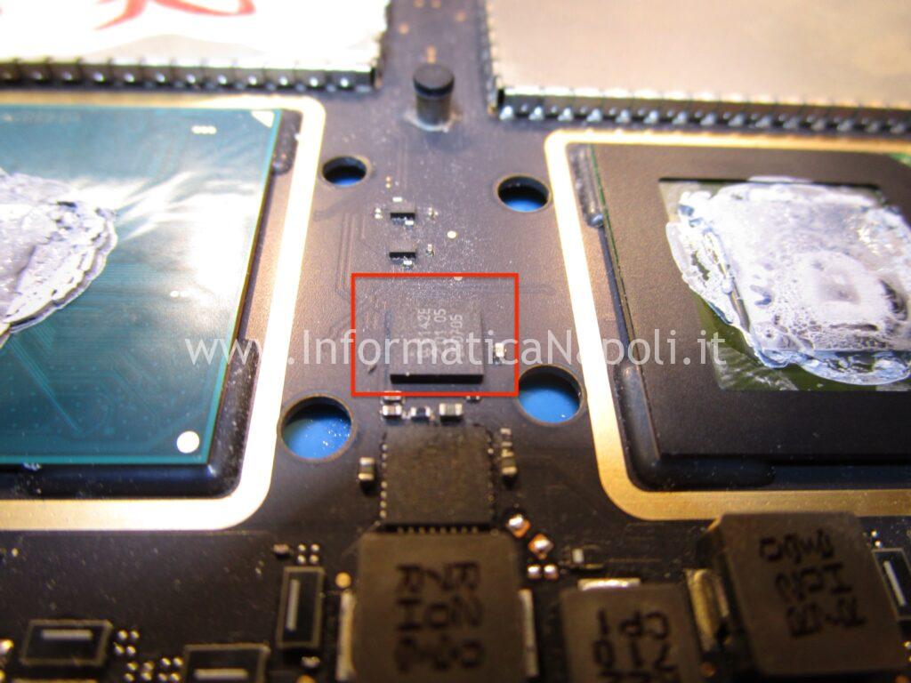 riparazione scheda logica MacBook Pro A1707 nessuna immagine a schermo ma schermo illuminato 820-00928 eDP Mux