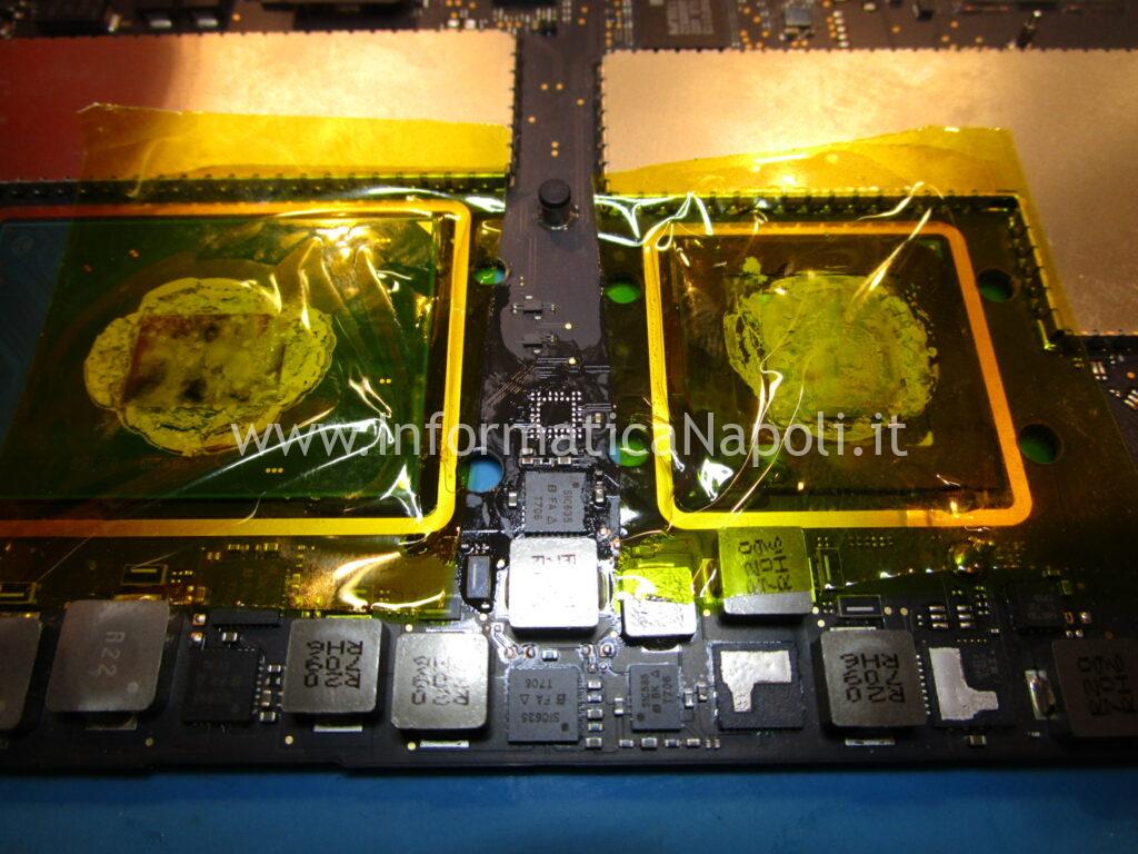 assistenza riparazione scheda logica MacBook Pro A1707 nessuna immagine a schermo ma schermo illuminato