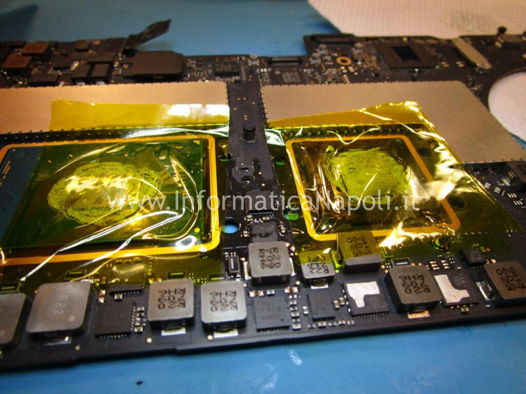 assistenza riparazione scheda logica MacBook Pro A1707 nessuna immagine a schermo ma schermo illuminato